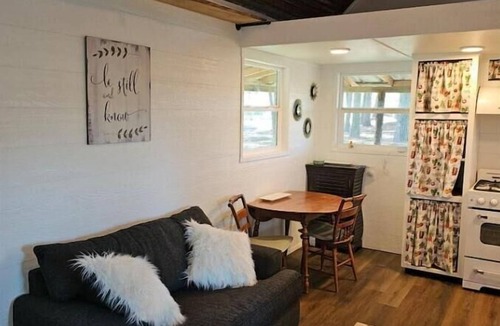 Mineola House | The Green Cabin