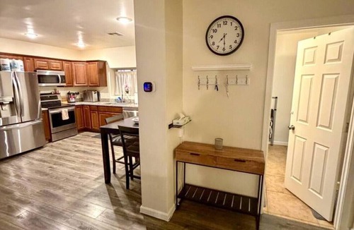 Coronado House | The Green Door - Historic PHX 2BR + Office Retreat