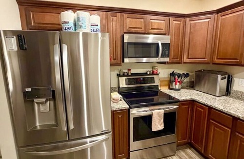 Coronado House | The Green Door - Historic PHX 2BR + Office Retreat