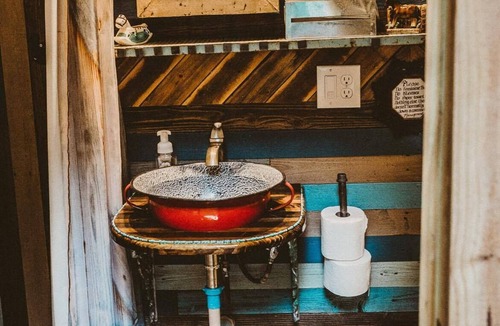 Elmo House | The Green Egg - Vintage RV Glamping