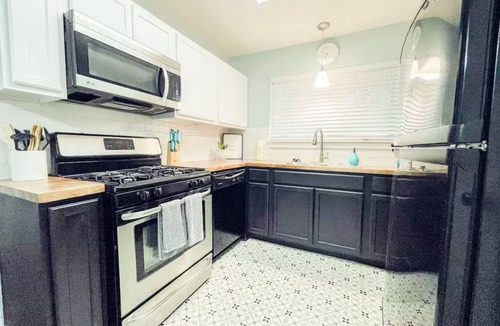 Woodstone House | The Green House - 3-bedroom 2-bath single story home