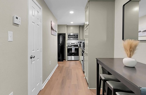 Waco House | The Green House-Adorable 2 bedroom house within the Baylor Bubble-Midterm only