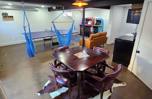 Trenton House | The Green House! Sleeps 12