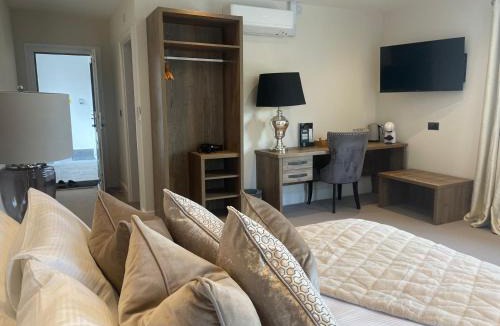 Rawcliffe Hotel | The Green Inn