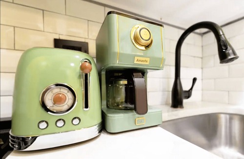 Central Park South Apartment | The Green Room: 70s Groove Themed Studio