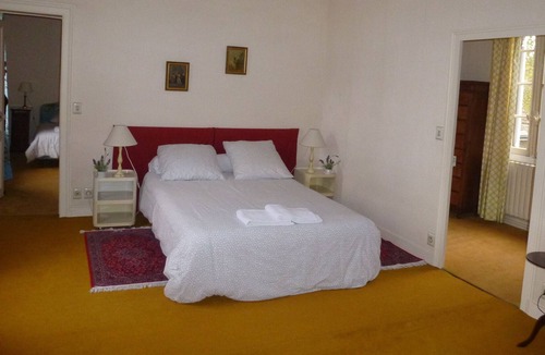 Maintenon House | "The green setting" 10 people Charming house ***