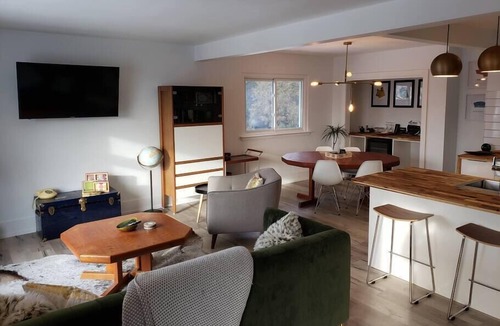 London House | "The Green Space" 2BR Pvt Balcony & Chefs Kitchen