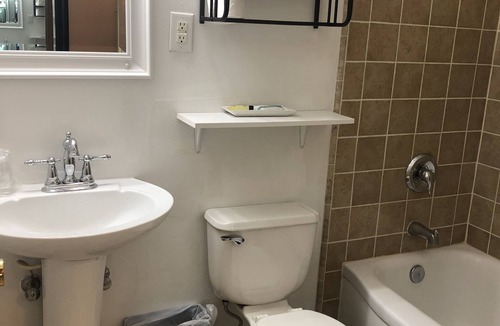 Myrtle Creek Hotel | The Green Tree Hotel