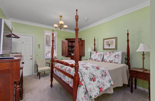 Elsah Hotel | The Green Tree Inn