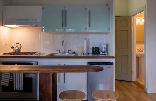Cambra Apartment | The Greenhouse Studio Loft Three Guests