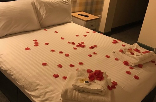 Cleedownton Hotel | The Greenland's Inn