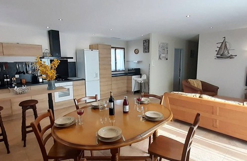 Thuir House | The Grenadiers - THUIR