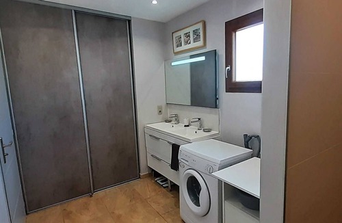 Thuir House | The Grenadiers - THUIR