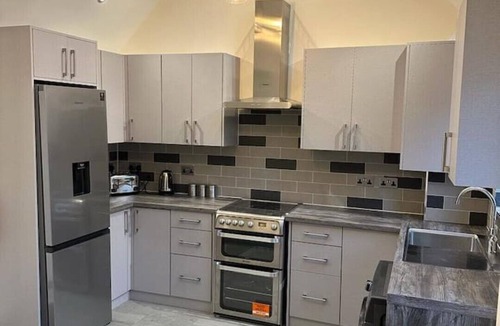 Shepperton House | The Grey Retreat