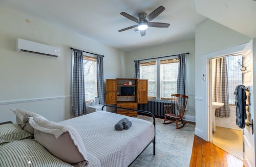 Blackstone Bed & Breakfast | The Grey Swan Inn