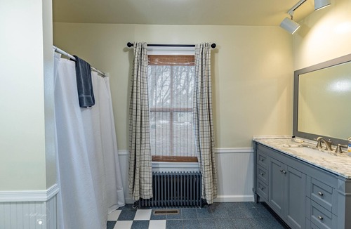 Blackstone Bed & Breakfast | The Grey Swan Inn