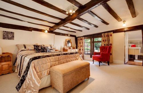 Glemsford Bed & Breakfast | The Greyhound - Historic former Inn