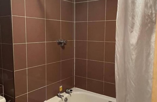 Leigh Hotel | The Greyhound Hotel