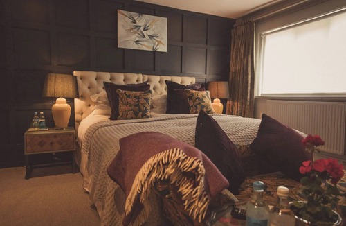 Stockbridge Hotel | The Greyhound on the Test