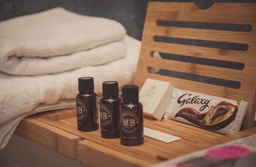 Stockbridge Hotel | The Greyhound on the Test