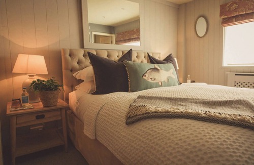 Stockbridge Hotel | The Greyhound on the Test