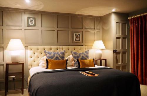 Stockbridge Hotel | The Greyhound on the Test Hotel