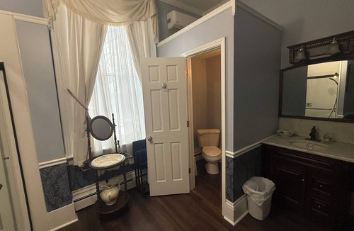 Waterloo Bed & Breakfast | The Gridley Inn B&B