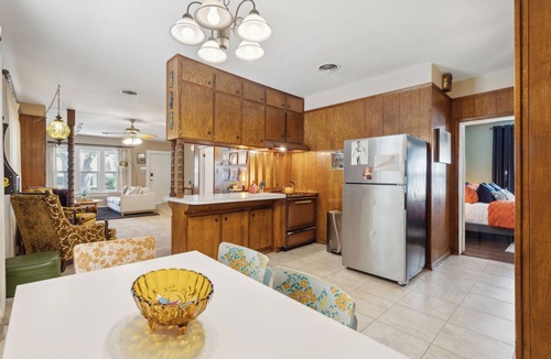 Fort Worth Cultural District House | The Groovy Casa, Walk to Dickies Arena & Will Rogers