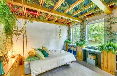 Spring City Apartment | The Grotto - Unique Interactive Cave Experience
