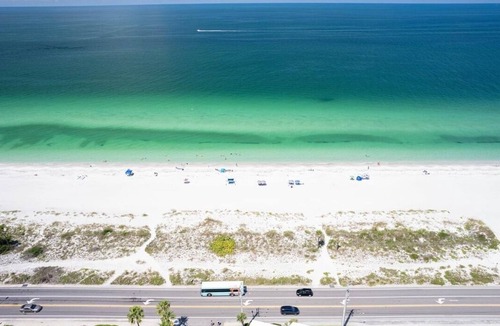 Sunny Shores Cottage | The "Grouper"