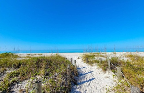 Sunny Shores Cottage | The "Grouper"