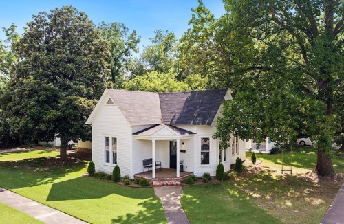 Springdale House | The Grove Cottage - Downtown Springdale