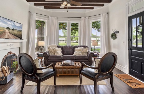 Springdale Cottage | The Grove Cottage - Downtown Springdale