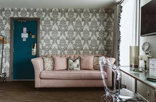 Kingsville Hotel | The Grove Hotel