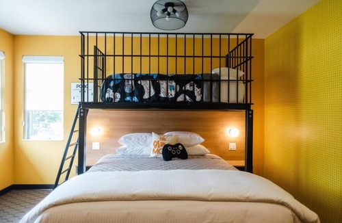Colchester Hotel | The Grove Motel