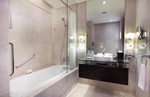 Karet Hotel | The Grove Suites by Grand Aston