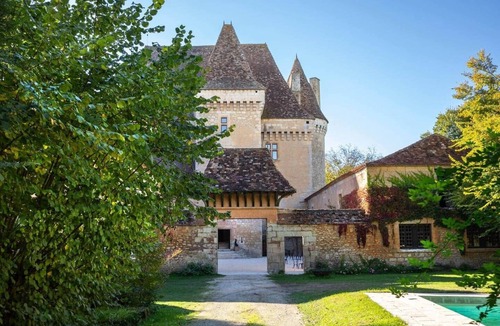 Saint-Laurent-des-Batons House | The Guard Room - Château de Saint Maurice