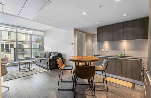 Victoria Park Apartment | The Guardian 35th| Pet Friendly | Heated Parking