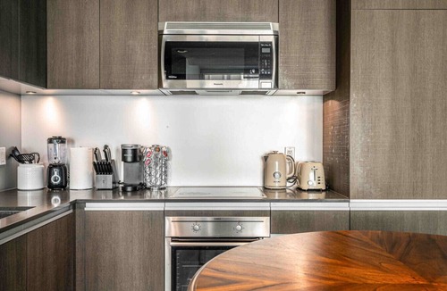 Victoria Park Apartment | The Guardian 35th| Pet Friendly | Heated Parking