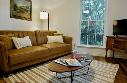 Fort Worth Cottage | THE GUEST HOUSE AT EAGLE MOUNTAIN LAKE