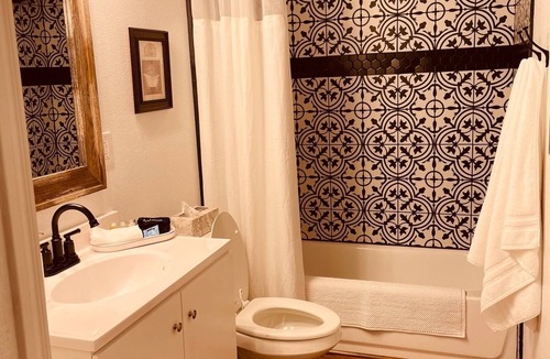 Fort Worth Cottage | THE GUEST HOUSE AT EAGLE MOUNTAIN LAKE