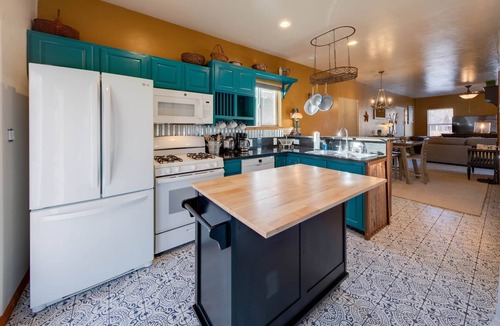Moab House | The Guest House (Cali Cochitta)