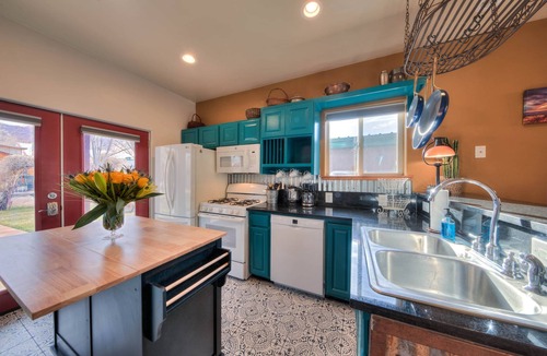 Moab House | The Guest House (Cali Cochitta)