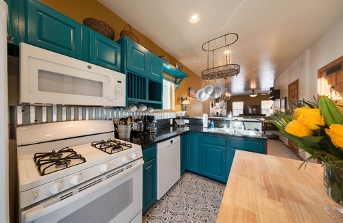 Moab House | The Guest House (Cali Cochitta)