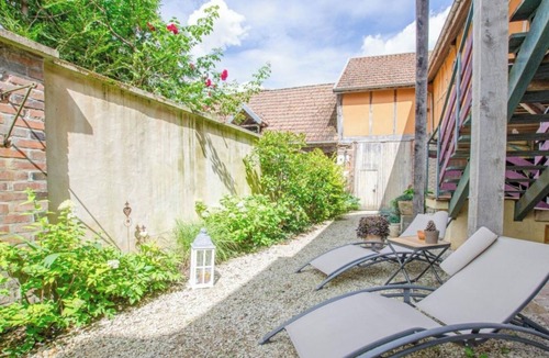 Estissac House | THE GUEST HOUSE