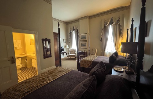 Natchez Bed & Breakfast | The Guest House Historic Mansion