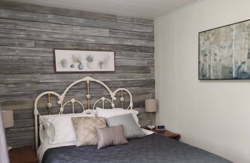 Smooth Rock Falls House | The Guesthouse
