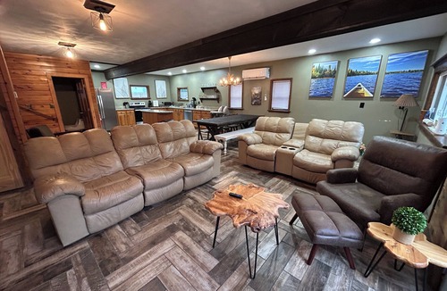 Town of Webb Cottage | The Guide’s River Cottage Riverfront Retreat + Walk to Town