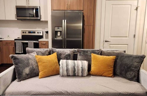 The Gulch Apartment | The Gulch Between Nashville's Music Row/Downtown Luxury Apt. walk to Broadway.