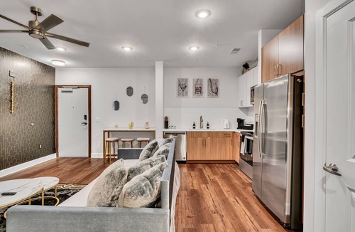 The Gulch Apartment | The Gulch Between Nashville's Music Row/Downtown Luxury Apt. walk to Broadway.